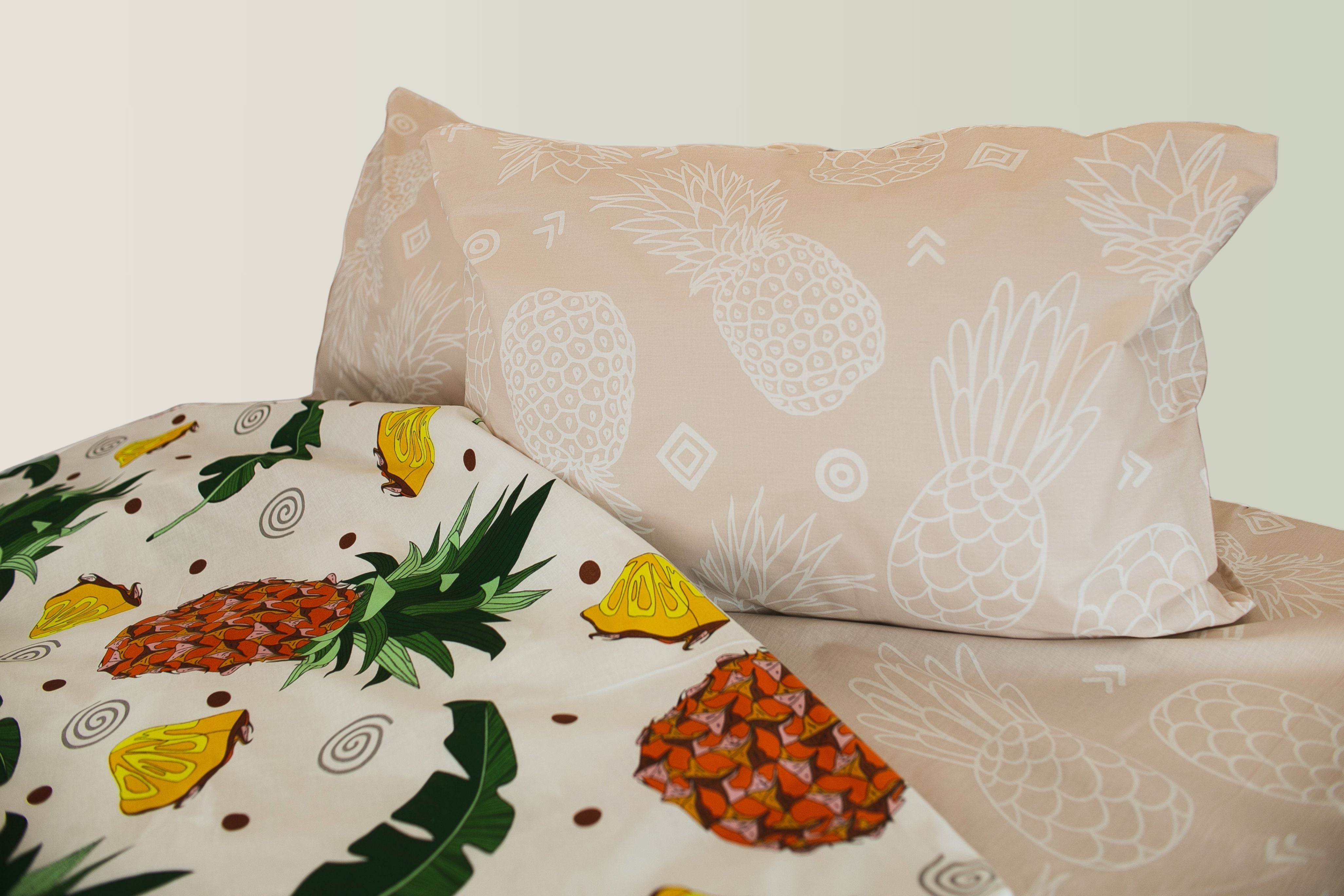 Ananas in Leaves
