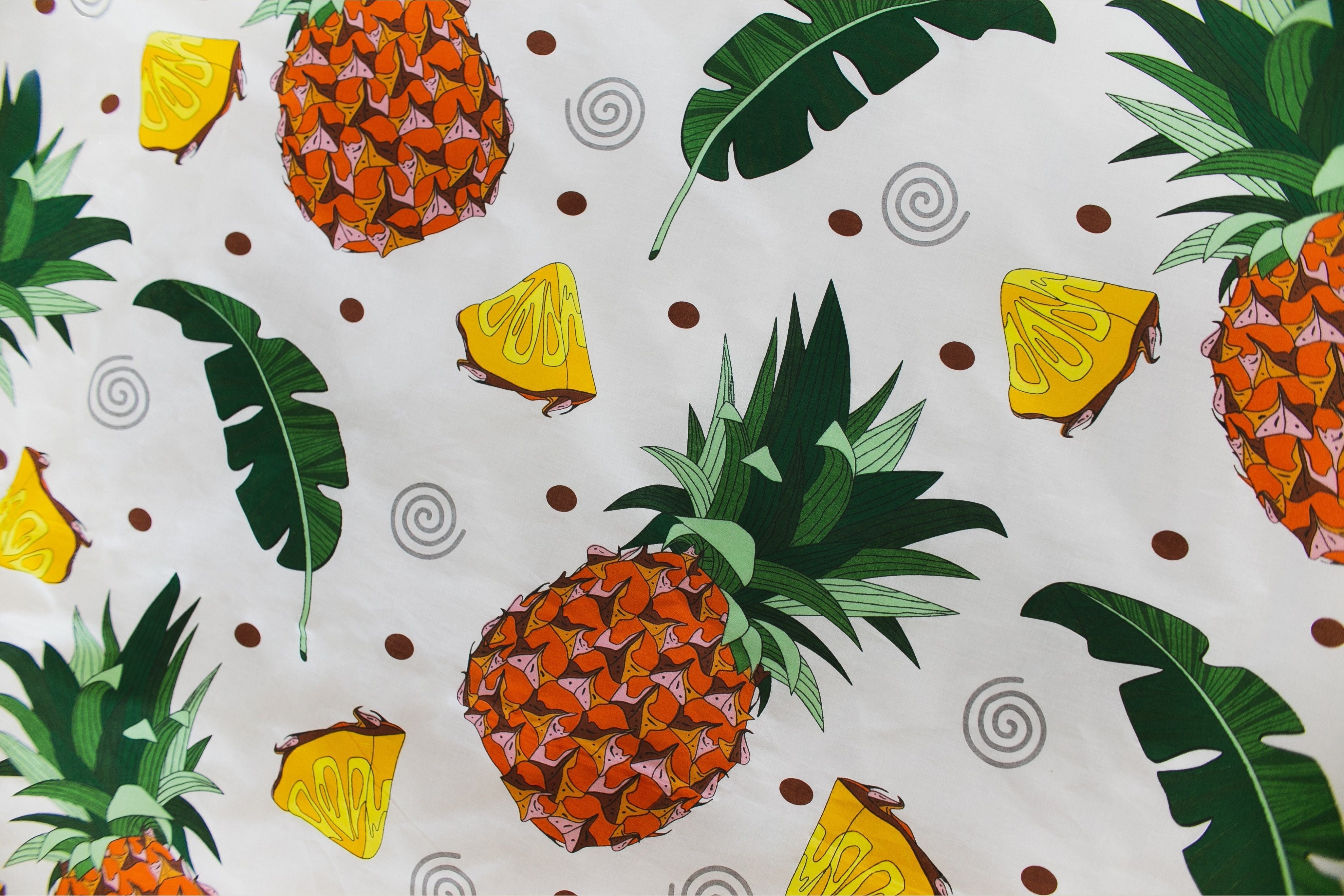 Ananas in Leaves